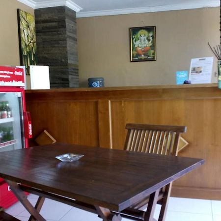 Oyo Flagship 91237 Ratu Guest House Kedunganan エクステリア 写真