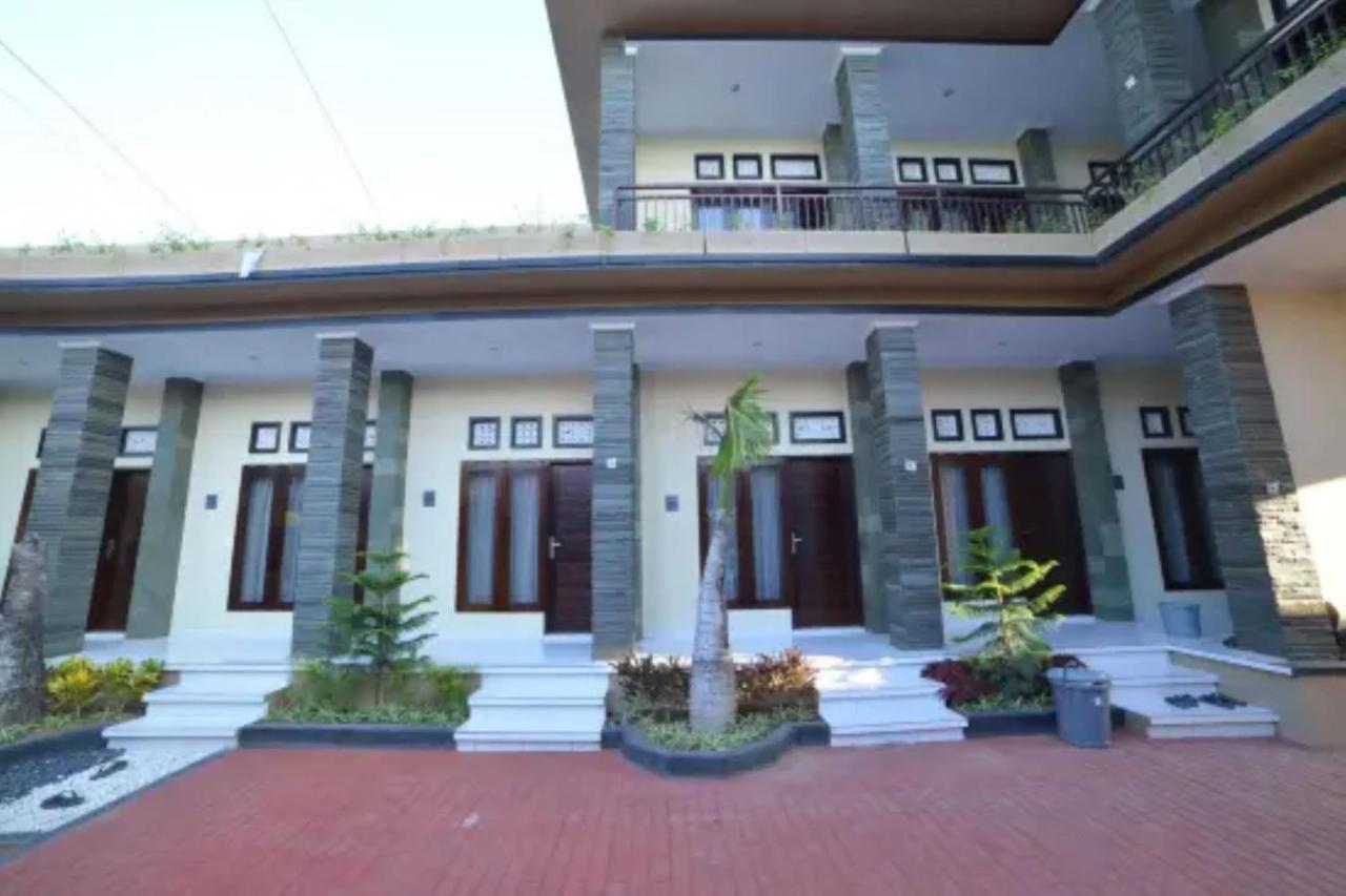 Oyo Flagship 91237 Ratu Guest House Kedunganan エクステリア 写真