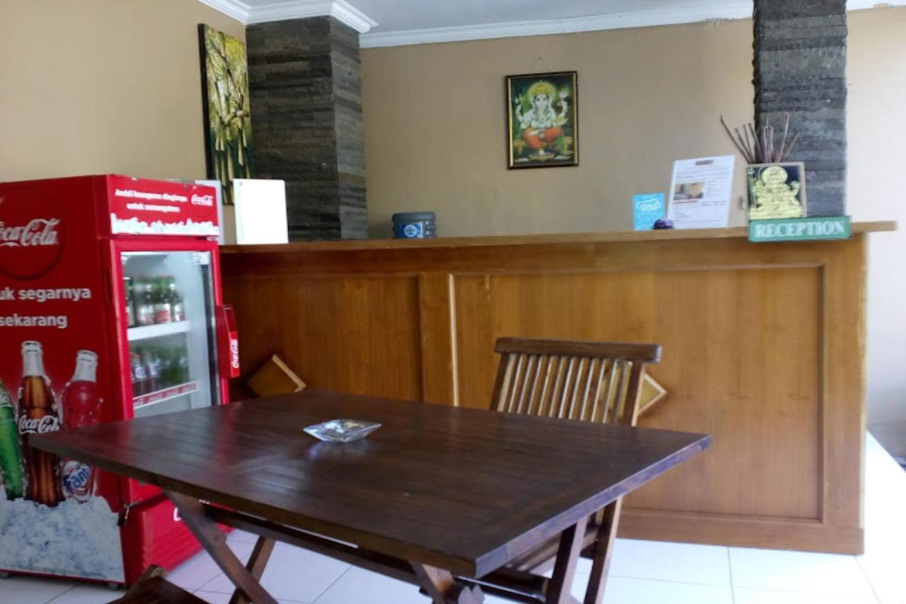 Oyo Flagship 91237 Ratu Guest House Kedunganan エクステリア 写真