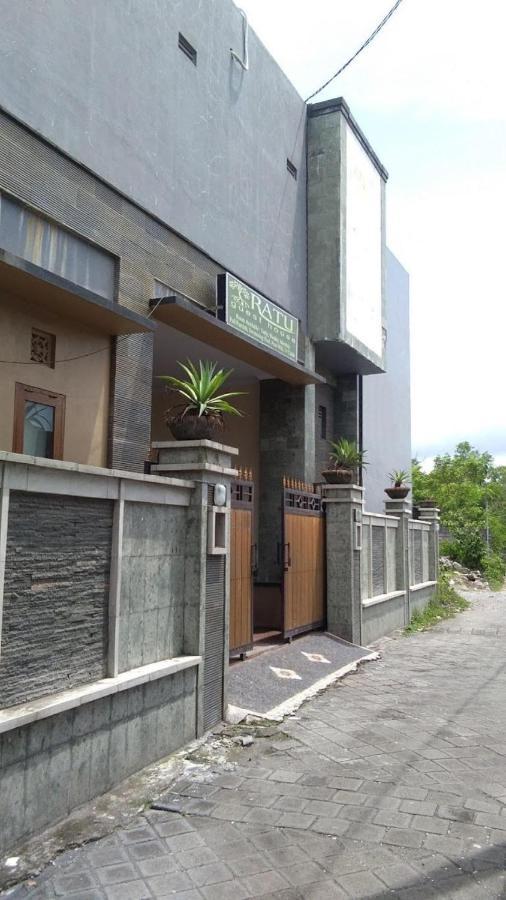 Oyo Flagship 91237 Ratu Guest House Kedunganan エクステリア 写真