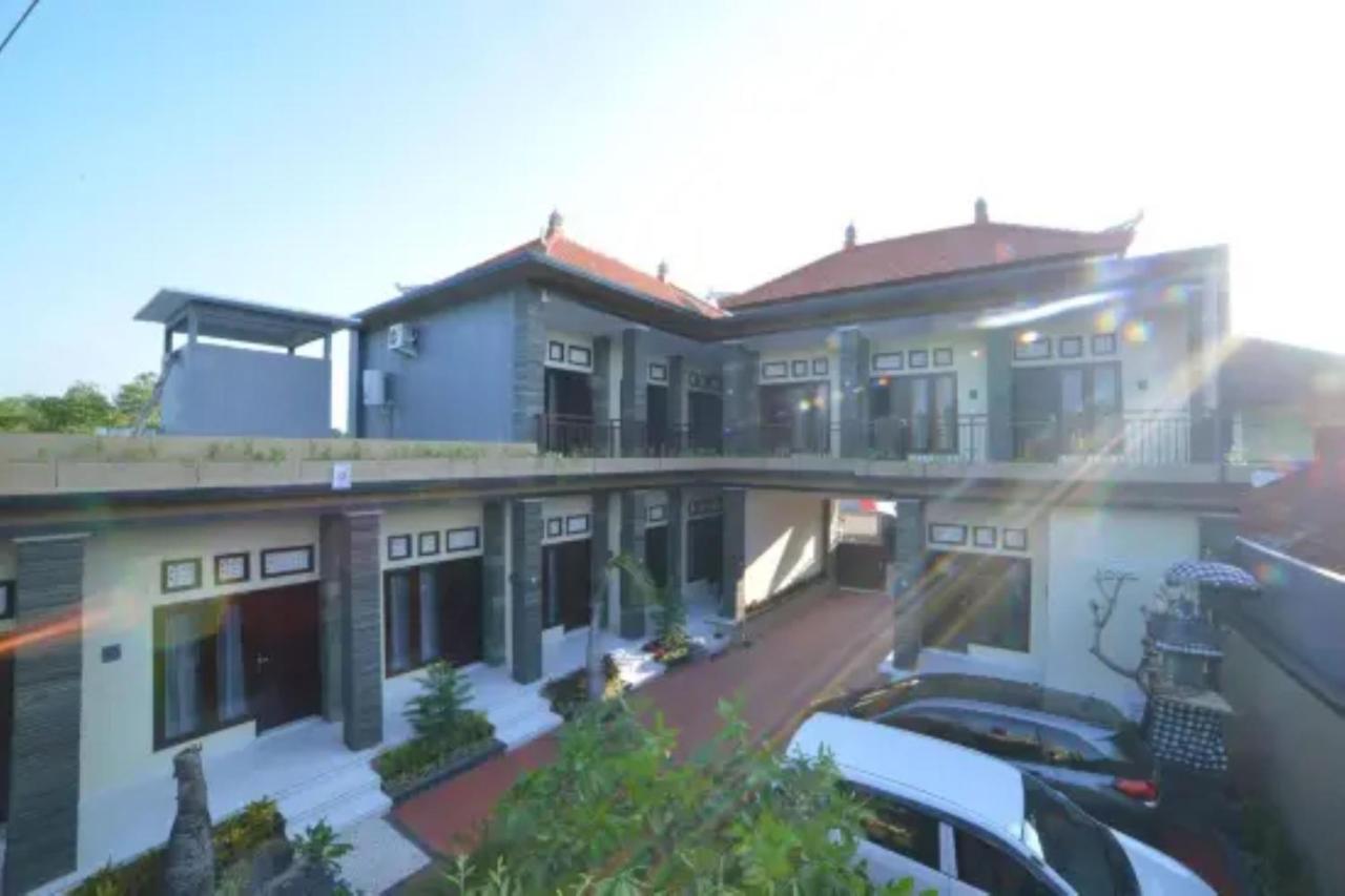 Oyo Flagship 91237 Ratu Guest House Kedunganan エクステリア 写真