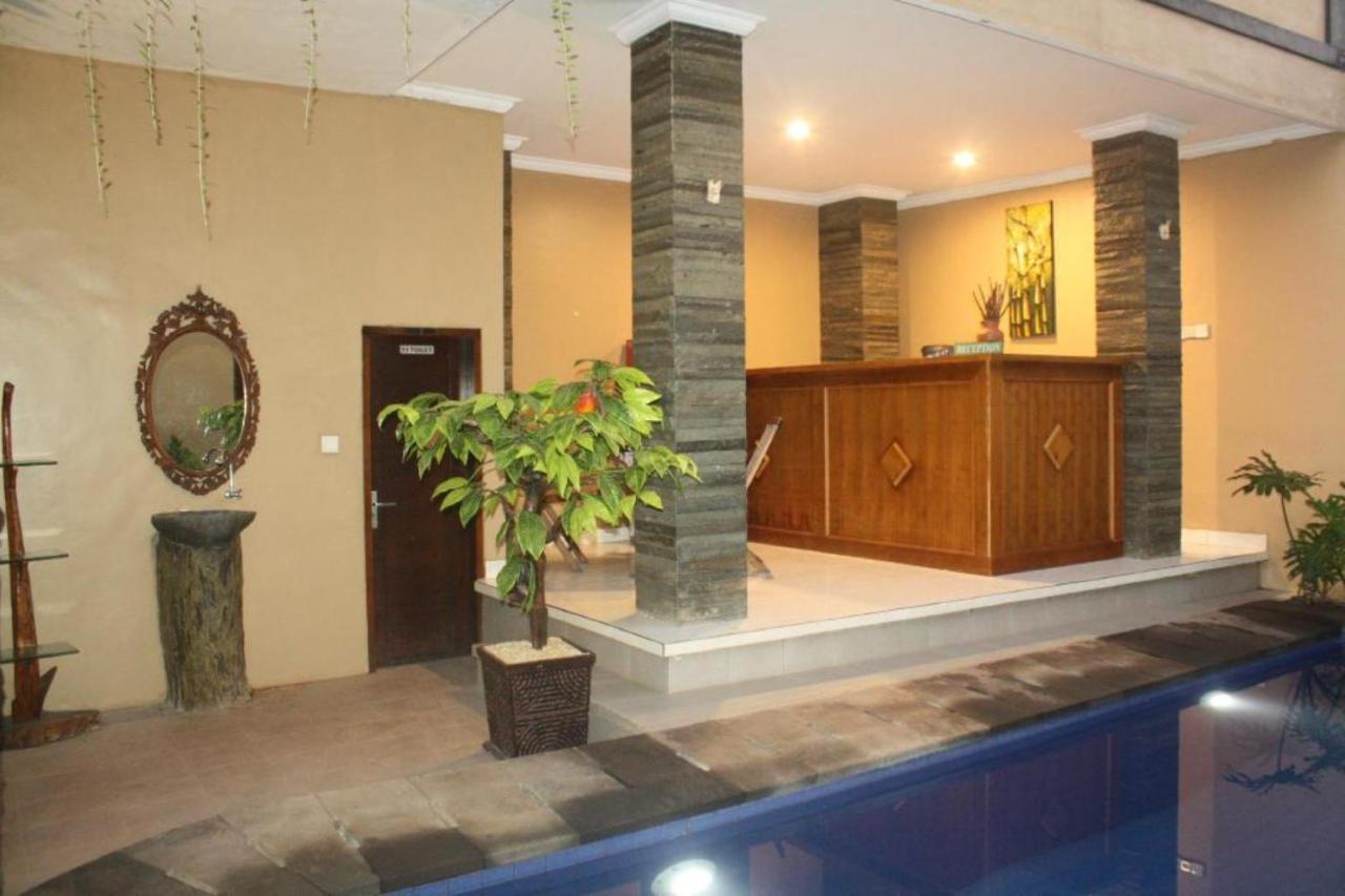 Oyo Flagship 91237 Ratu Guest House Kedunganan エクステリア 写真