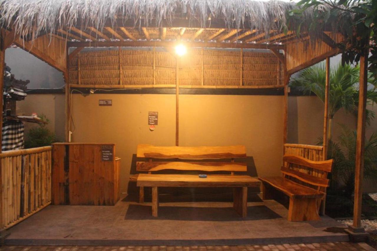 Oyo Flagship 91237 Ratu Guest House Kedunganan エクステリア 写真