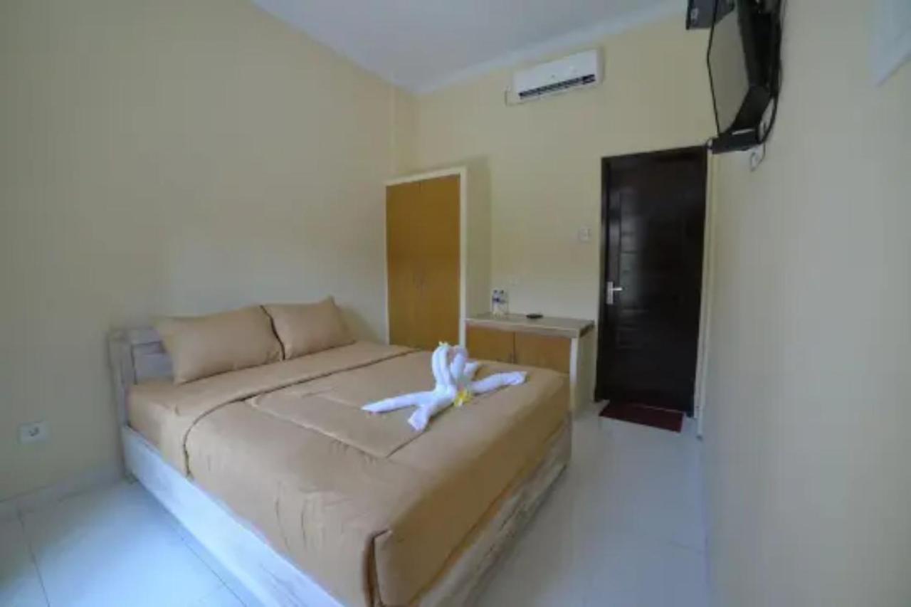 Oyo Flagship 91237 Ratu Guest House Kedunganan エクステリア 写真