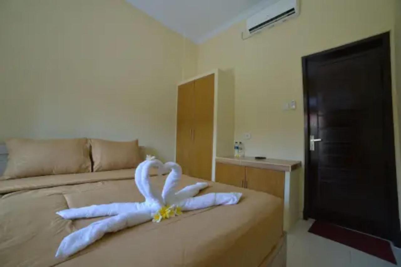 Oyo Flagship 91237 Ratu Guest House Kedunganan エクステリア 写真