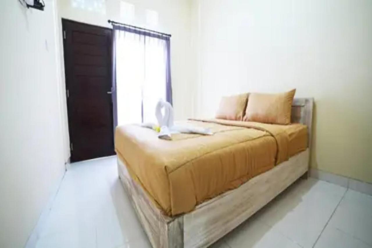 Oyo Flagship 91237 Ratu Guest House Kedunganan エクステリア 写真