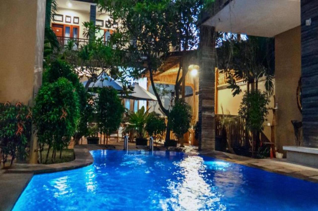 Oyo Flagship 91237 Ratu Guest House Kedunganan エクステリア 写真