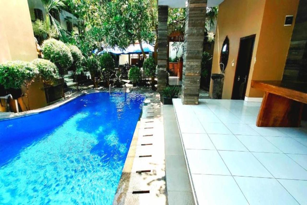 Oyo Flagship 91237 Ratu Guest House Kedunganan エクステリア 写真